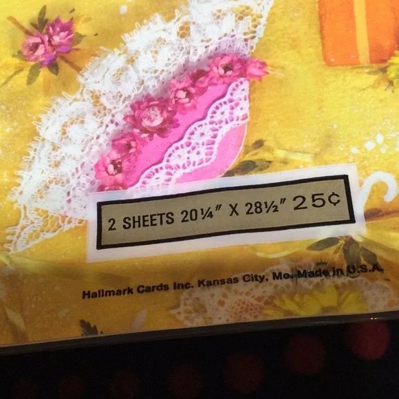 Vintage Assorted Gift Wrapping - Picture 3 of 3